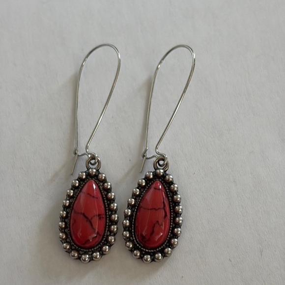 Red black and silver Teardrop Earrings Nwot Vintage design - Picture 4 of 7